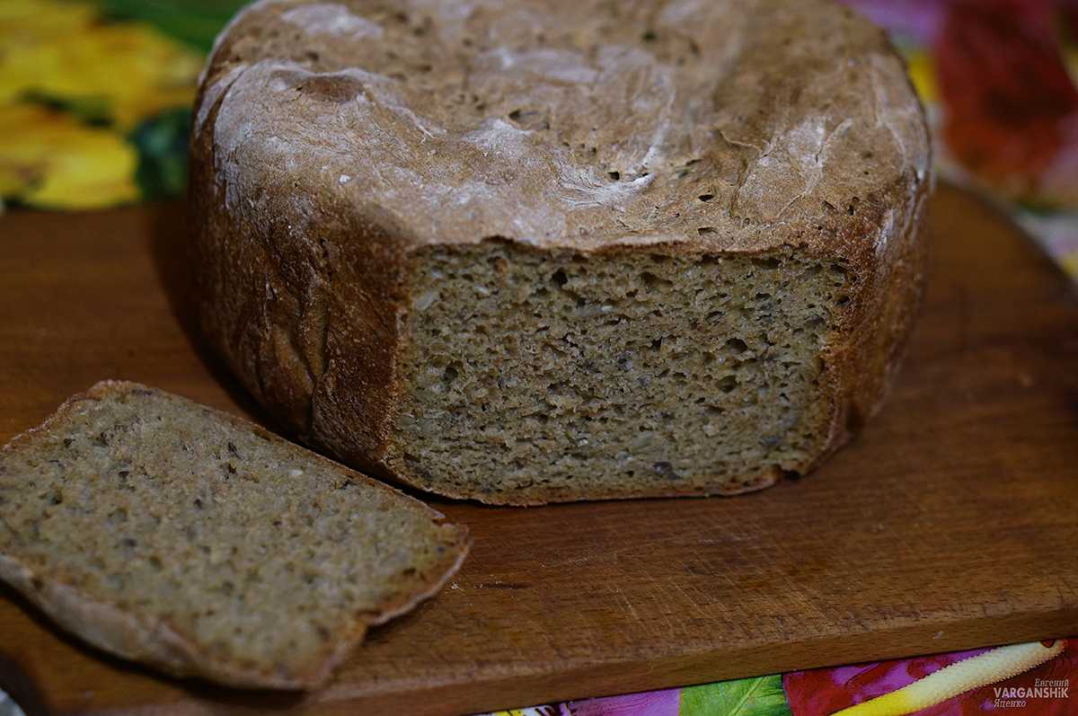 Рецепт хлеба из ржаной муки на закваске. Ржано-пшеничный хлеб на закваске. Хлеб ржаной бездрожжевой. Хлеб монастырский бездрожжевой. Бездрожжевой ржано пшеничный.