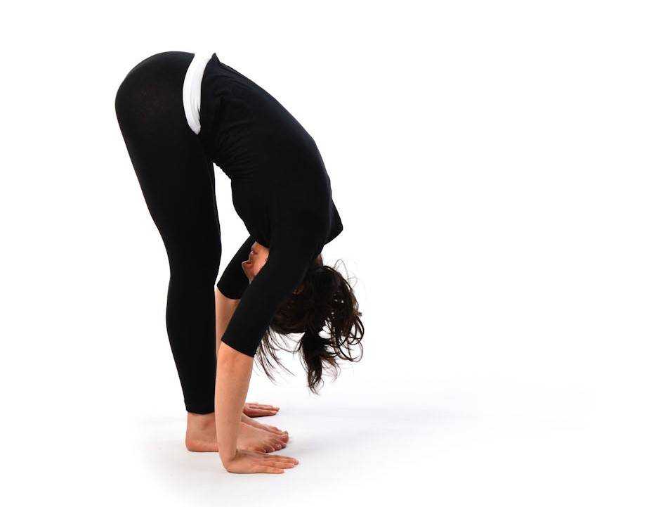 Уттанасана -  упражнение для растяжки спины - yoga for me