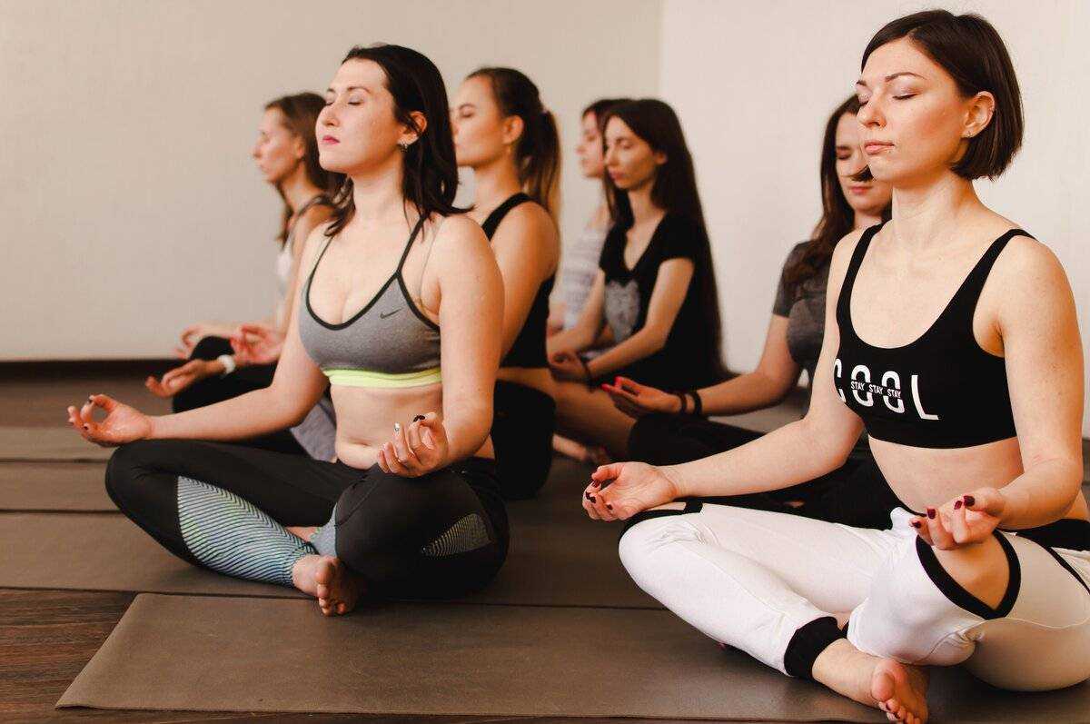 Лучшие курсы йоги онлайн для начинающих, беременных и преподавателей
